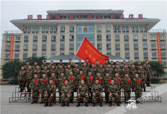 老兵珍重!武警重庆总队欢送退伍老兵光荣返乡