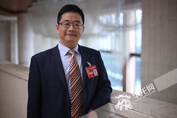 市政协委员,重庆理工大学车辆工程学院院长兼重点实验室主任胡远志.