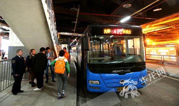 今(9)日,记者从重庆西部公交公司了解到,运行56年的402路明起将停运
