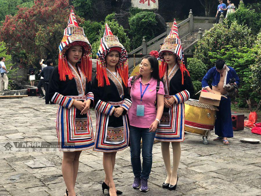 全媒体"双城记"贺州采风 体验别具特色的民俗风情