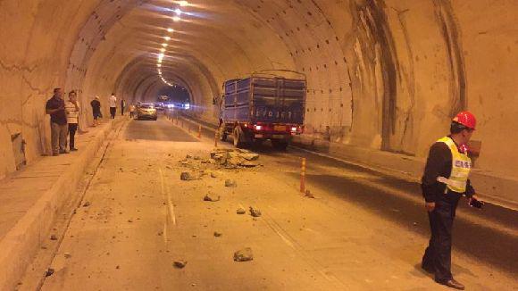 奉溪高速营盘包隧道二次衬砌掉落巫溪站羊桥站入口限流