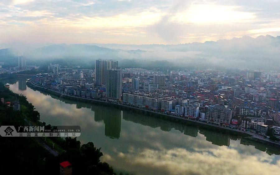 航拍:薄雾缭绕 环江美景宛若仙境