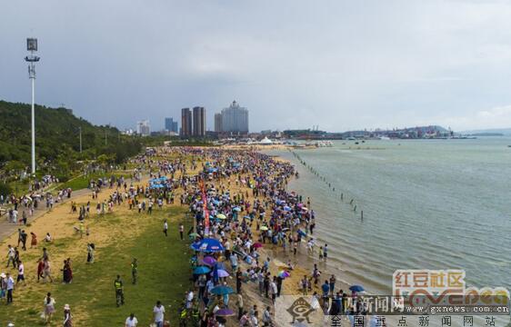 15支中外龍舟齊聚防城港海灣鬧端午