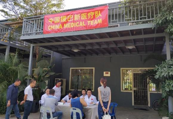 九批援助巴布亚新几内亚医疗队在首都莫尔兹比港驻地搭建临时分诊平台