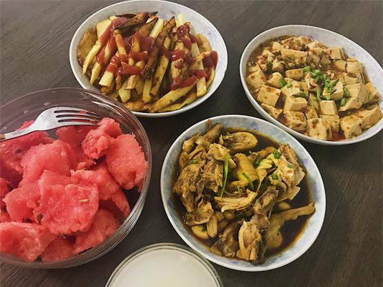 空巢青年的共享厨房:我有菜有酒你愿意陪我吃顿饭吗?