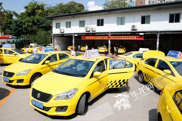 【智博会】车身换装更换座套 重庆主城2000辆巡游出租车服务智博会