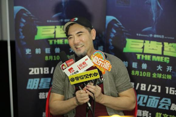 接受记者采访时,赵文瑄不时大笑.片方供图