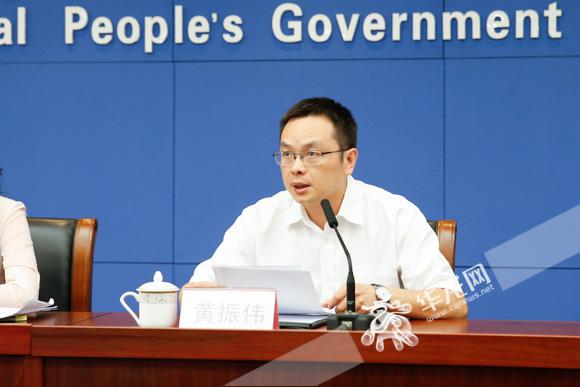 市金融办副主任吴恒发布相关情况.记者石涛 摄