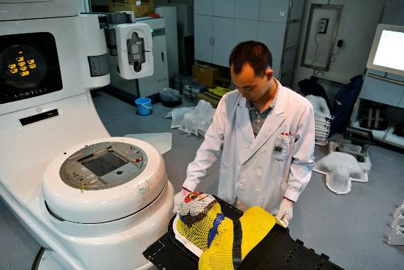 萌skr人啦!护士手绘动漫头模为放疗小朋友减压