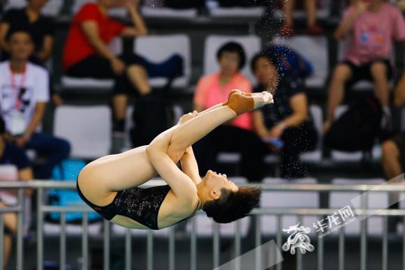 女子跳水运动员的脚图片