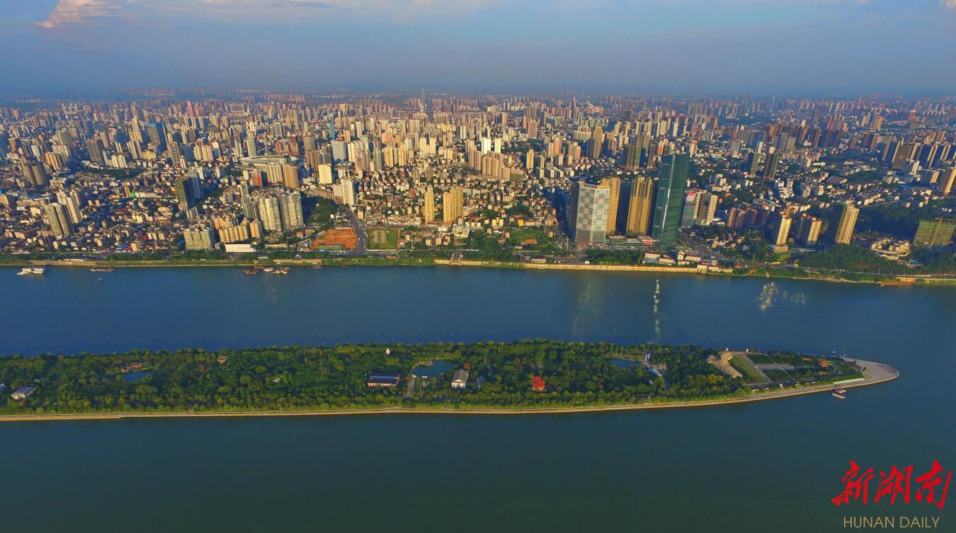 "湘江,湖南的"母亲河",一条流淌诗意与梦想的河流,汇聚