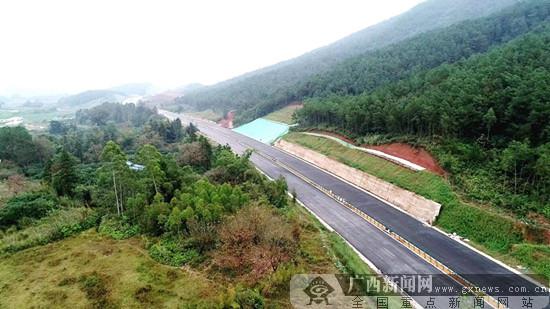 通車在即 這條高速公路建設(shè)搭上了“飛機(jī)”