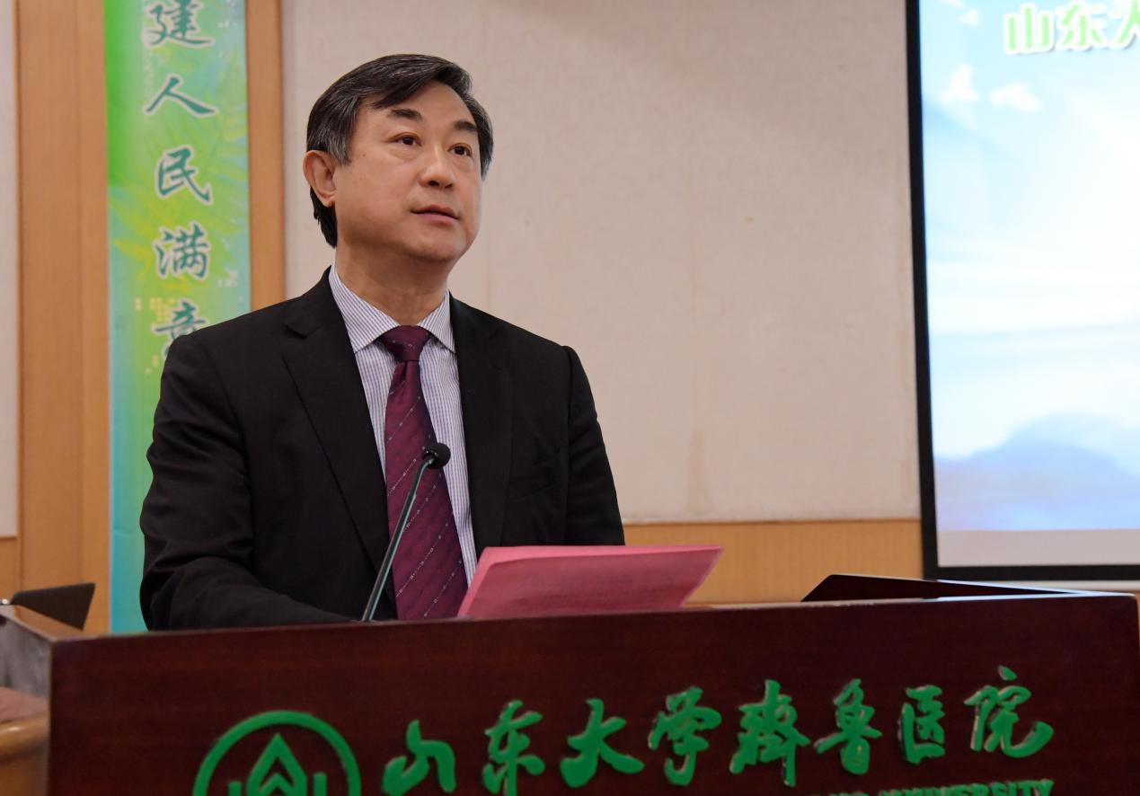 李新钢说,长期以来,齐鲁医院高度重视"智慧医院"建设,不断提升格局