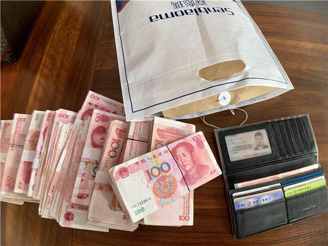 小伙儿丢十万车款心急如焚 好交警捡到火速归还