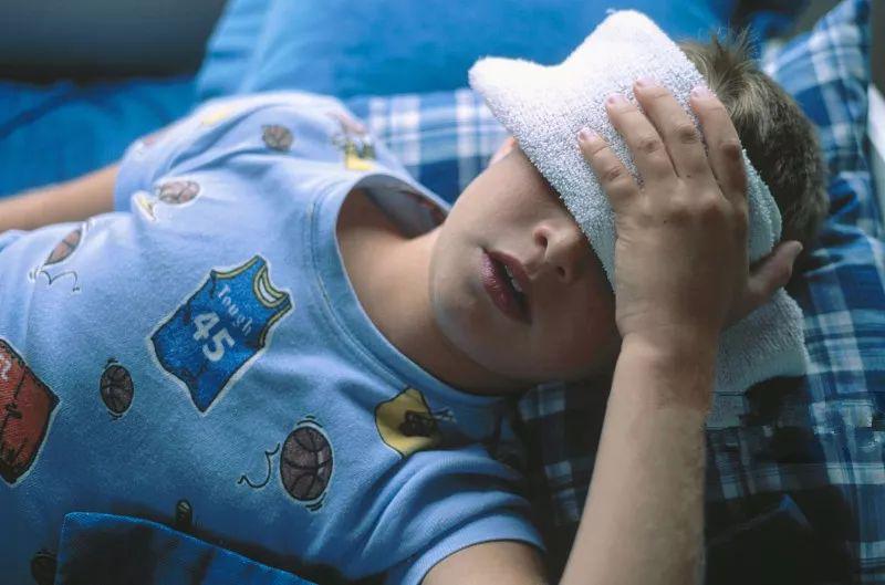 6岁男孩突然嘴眼歪斜,竟是中风!"罪魁祸首"为所有家长敲响警钟