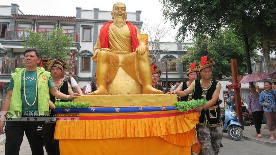 百色:田州古城布洛陀巡游 场面热闹喜庆(图)