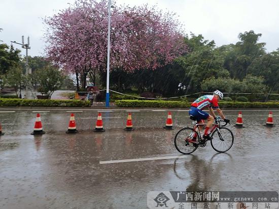 2019柳州世界鐵人三項賽雨中激戰完美收官(組圖)