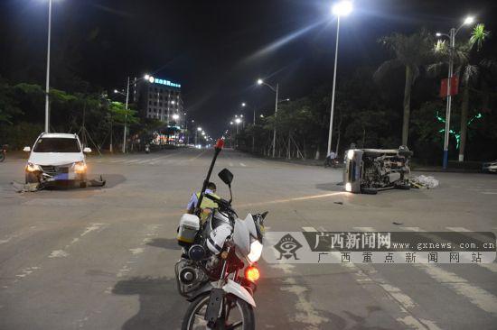 欽州一越野車與面包車相撞 面包車駕駛員鎖骨骨折