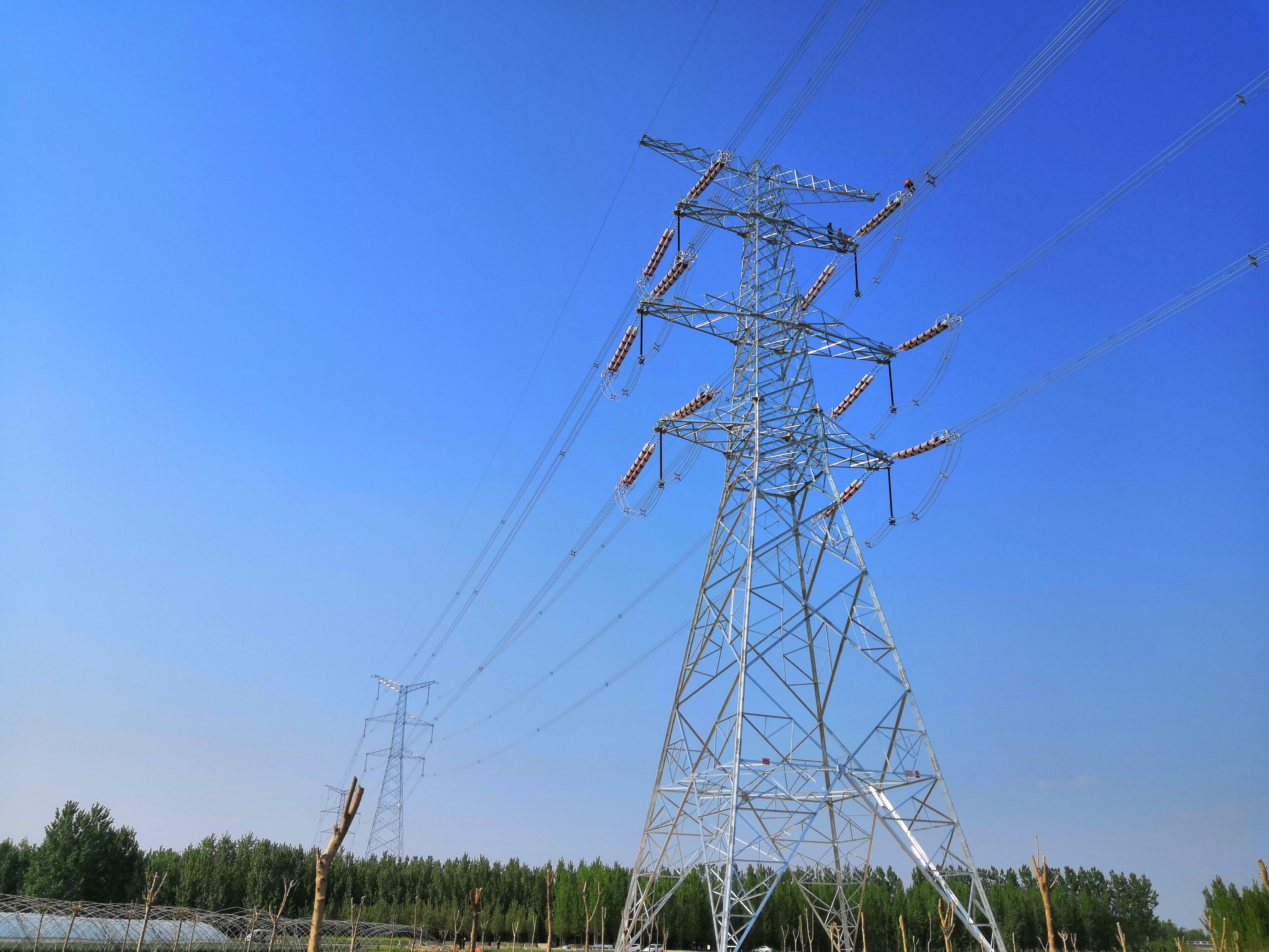 至曲阜段迁改难度最大的首条500kv超高压输电线路迁改工程顺利完工,为