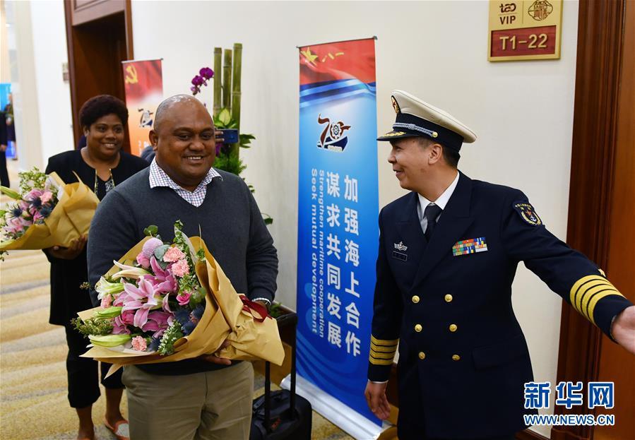 参加多国海军活动的外国海军代表团陆续抵达青岛