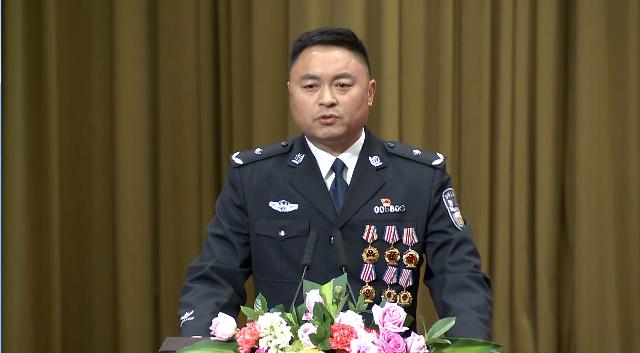 齐鲁时代楷模张保国先进事迹报告会报告团报告