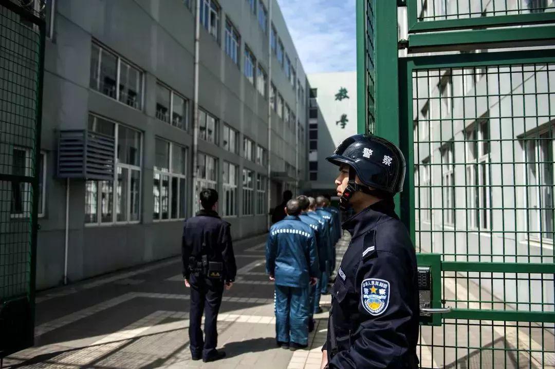 图解司法行政人的24小时看懂狱警戒毒警如何工作