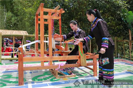 樂業：卜隆古歌文化旅游節盛裝迎游客回“家”