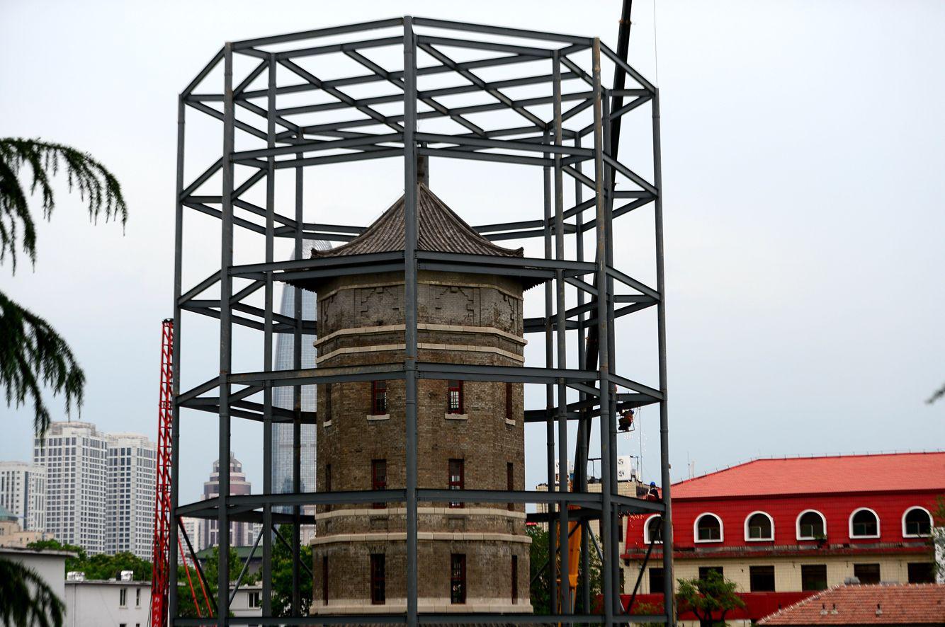 老建筑穿上金刚罩济南这座老水塔被列为省级文物保护单位