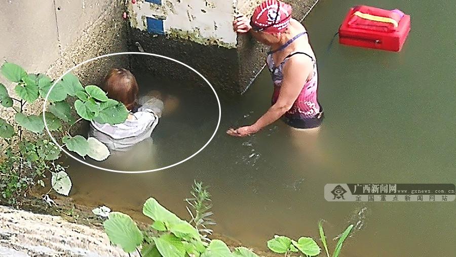 少女與家人發(fā)生爭執(zhí)后跳河輕生 警民合力營救(圖)