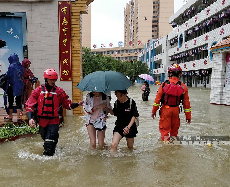 靖西消防展開救援行動 緊急轉(zhuǎn)移被困群眾815人