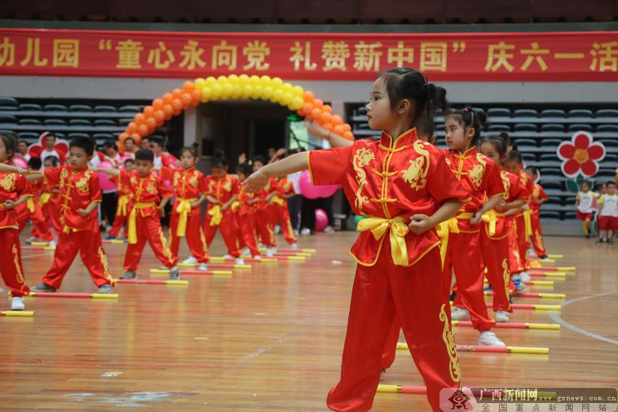 童心永向黨禮贊新中國 來賓啟慧幼兒園開展團體操活動