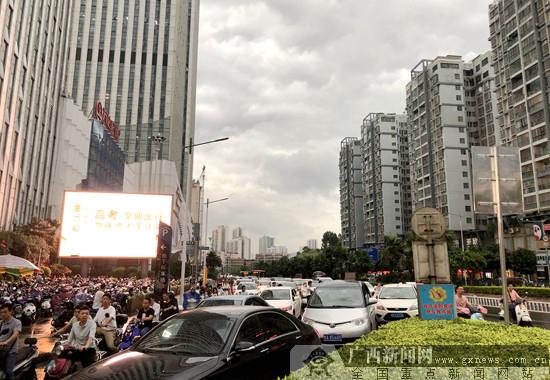 南寧東葛路部分路段雙向全封閉施工 請注意繞道