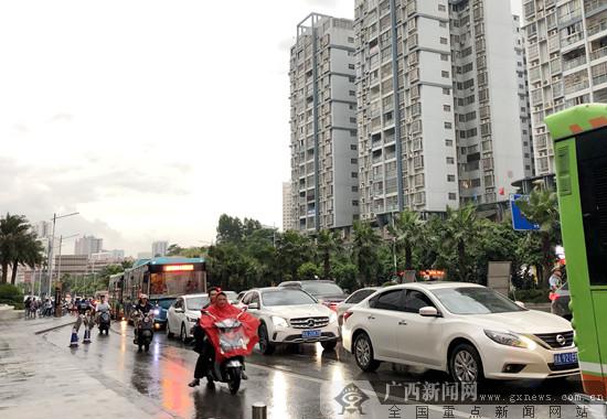 南寧東葛路部分路段雙向全封閉施工 請注意繞道