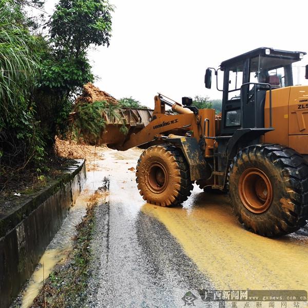 受暴雨影響 資源全州灌陽國省道塌方路段仍在搶險中