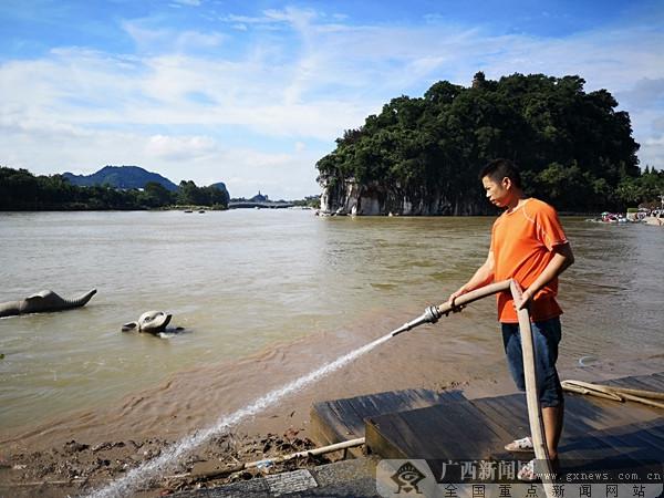 漓江洪水下降 桂林市象鼻山景區又恢復往日魅力