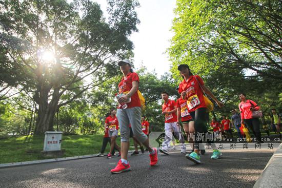 近千跑友樂跑！2019富安居環南湖城市跑亮相南寧