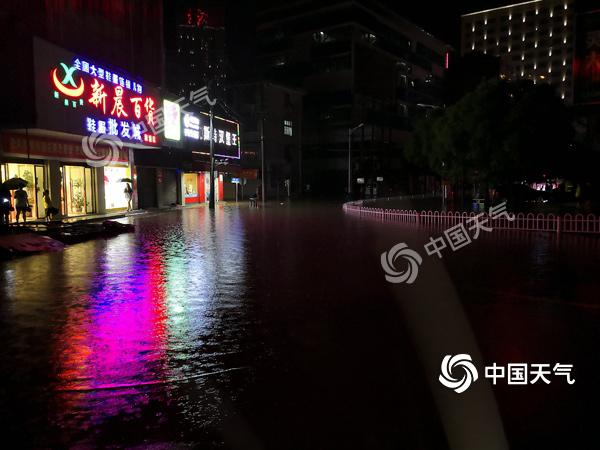 昨天湖南672個(gè)鄉(xiāng)鎮(zhèn)遭遇暴雨 今天暴雨再赴湘南