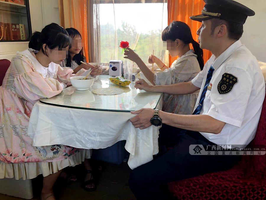 南寧3名少女組隊(duì)離家出走 獲列車長熱心幫助(圖)