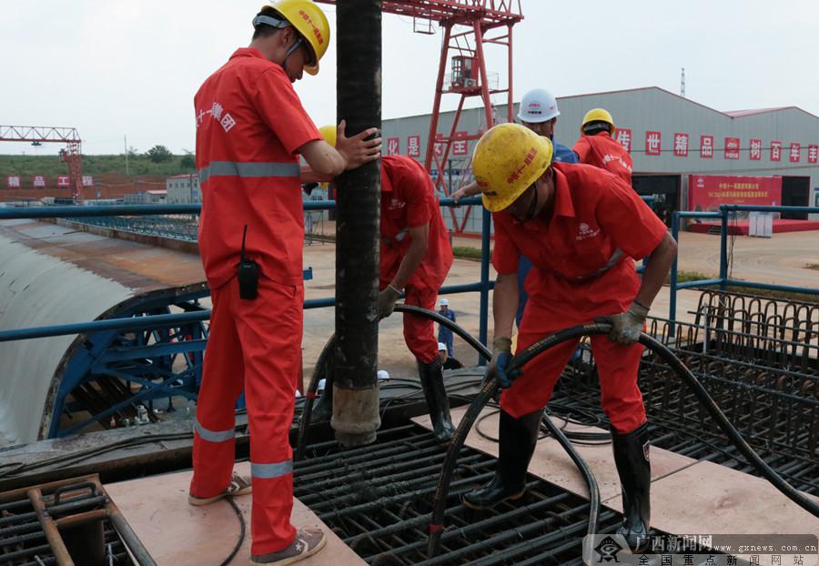 廣西首條地方投資高鐵——南崇高鐵開始箱梁澆筑