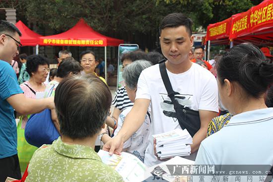 食品安全宣傳周：公眾走進檢驗室探詢“糧食”學問