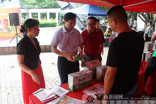 食品安全宣傳周：公眾走進檢驗室探詢“糧食”學問