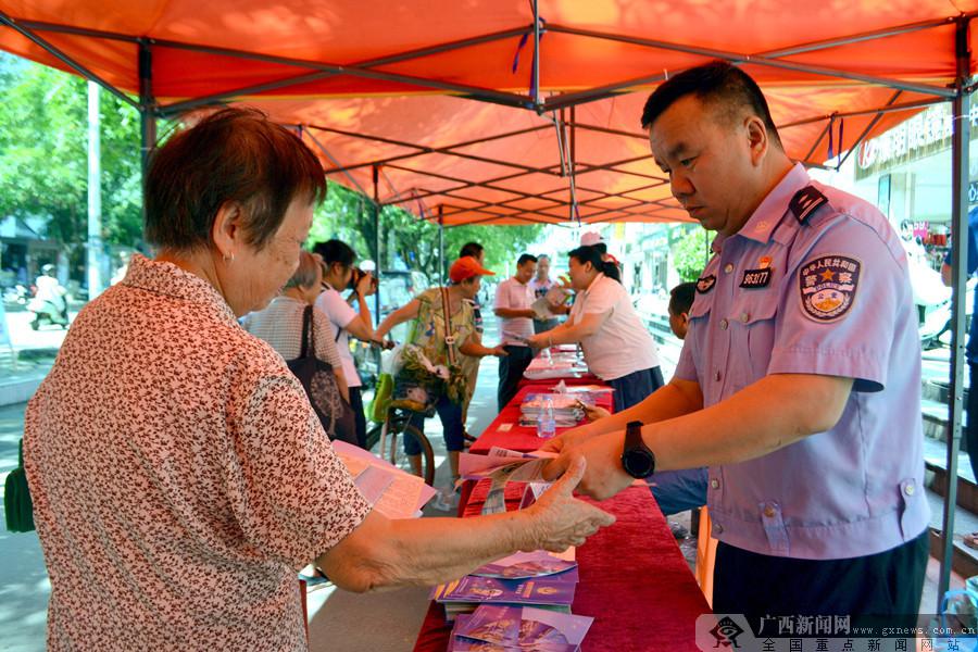 靈山交警六舉措護航靈山荔枝文化旅游節（圖）