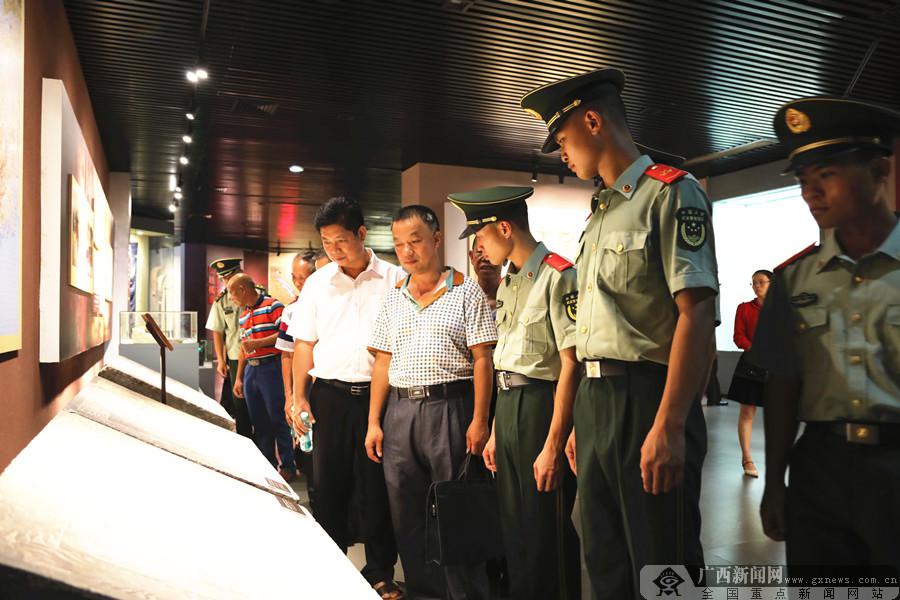 欽州武警、村黨支部開展聯合黨建 喜迎政治生日