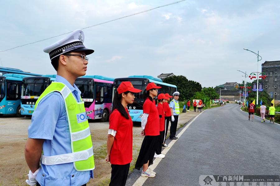 靈山交警六舉措護航靈山荔枝文化旅游節（圖）