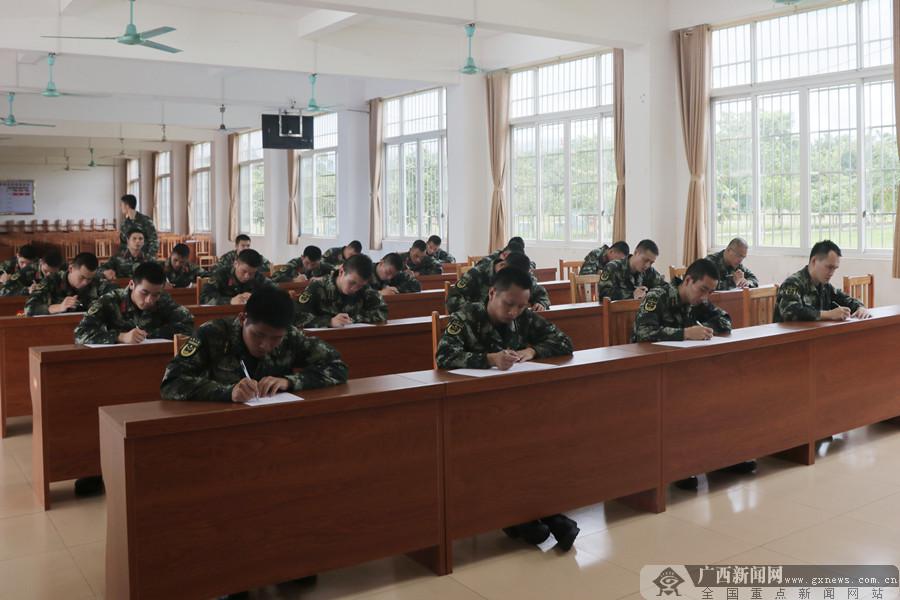 防城港武警比武場上“兵教頭”一決高下（組圖）