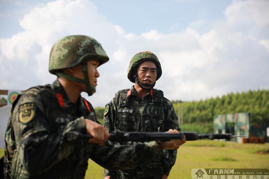 防城港武警比武場上“兵教頭”一決高下（組圖）