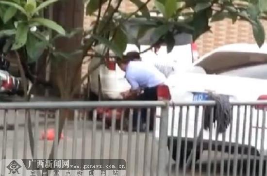 臨危不懼挺身而出 桂平法警李燕強空手奪刀制服兇徒