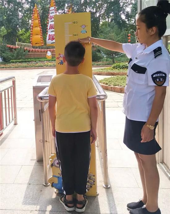 与公路,铁路客运等不同,我市大型景区多按照身高和年龄两个标准来划定