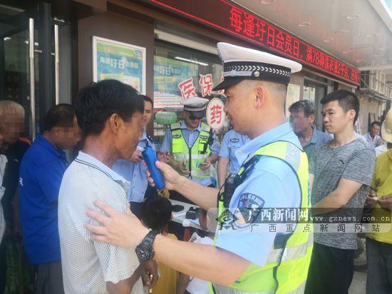 欽州交警整治酒駕違法行為 兩小時(shí)查獲10名"醉貓"