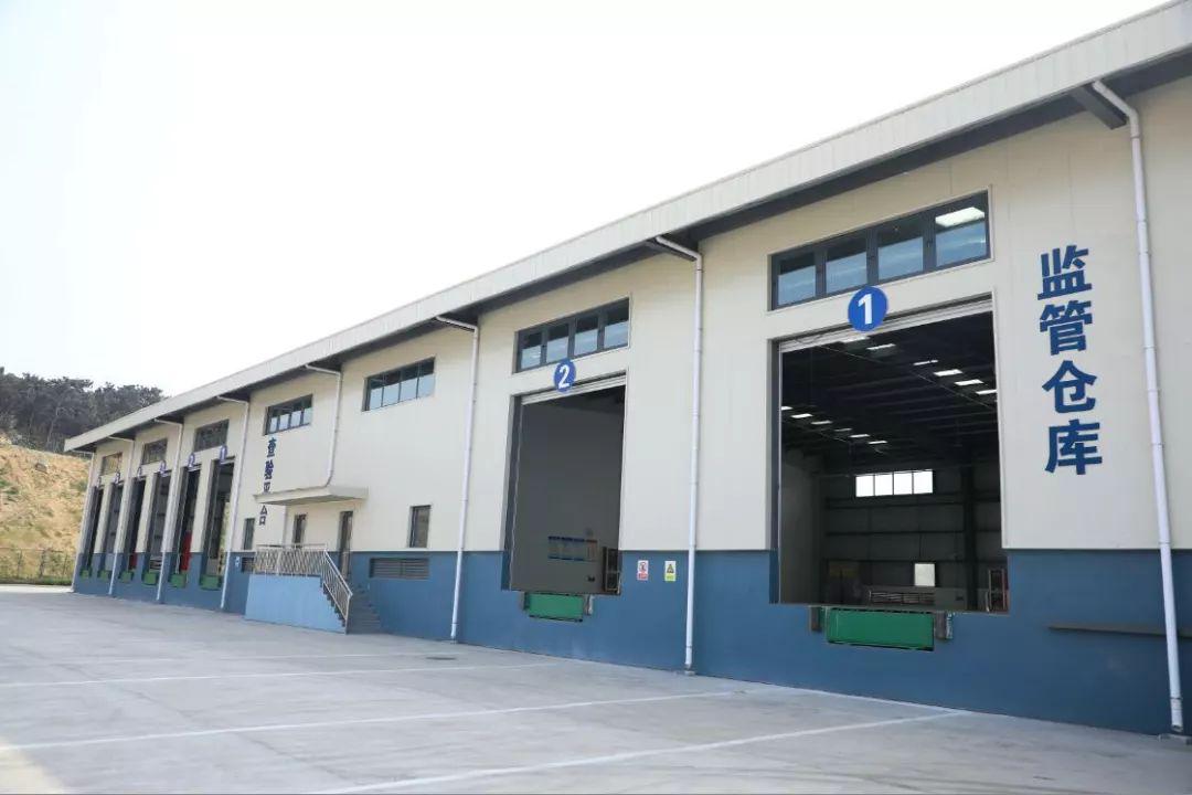 查验平台与海关监管仓库相接,可叉车作业.